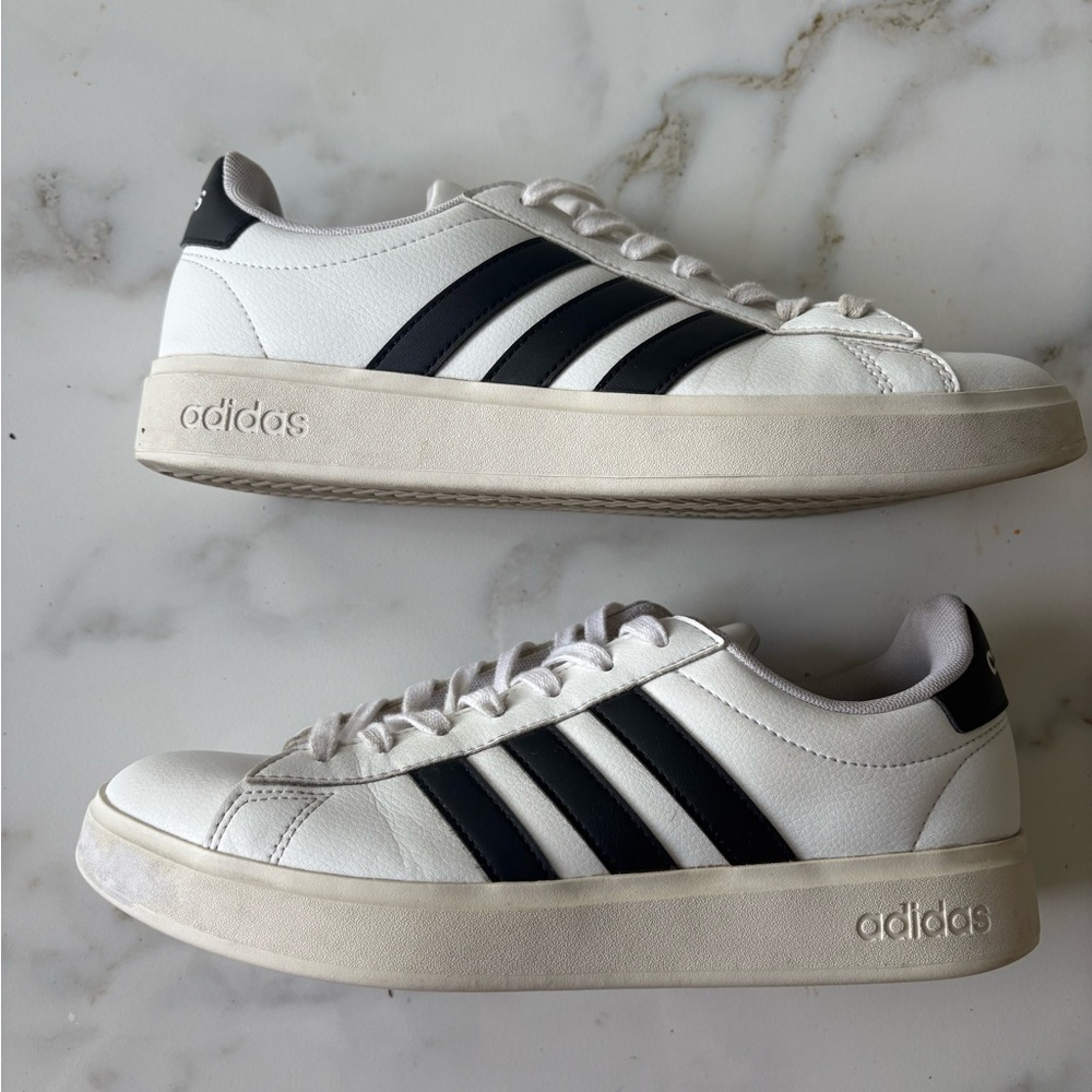 Adidas Women's Grand Court 2.0 Sneaker White Black US 8.5